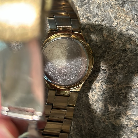 Guess Prism Analog Watch - Picture 5 of 5